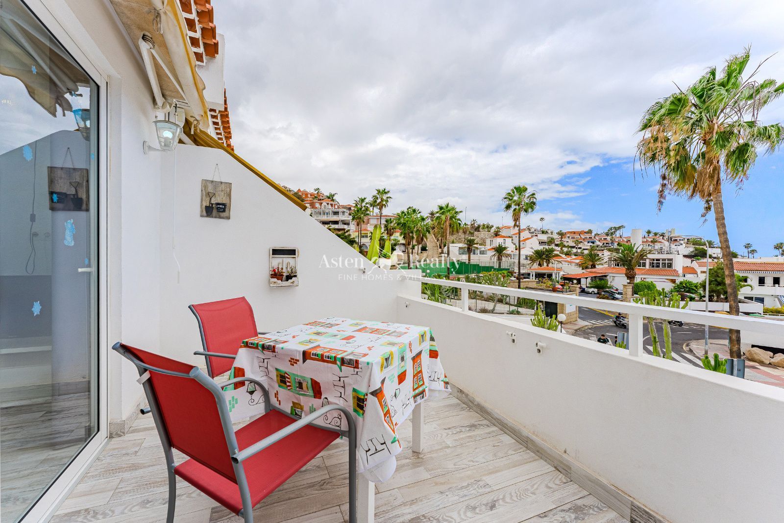 Terrassa de Apartament en venda en Adeje amb Terrassa, Piscina i Moblat