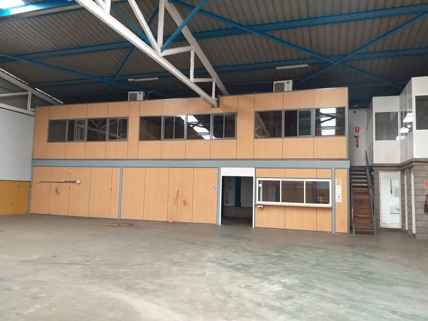 Außenansicht von Fabrikhallen zur Miete in El Rosario