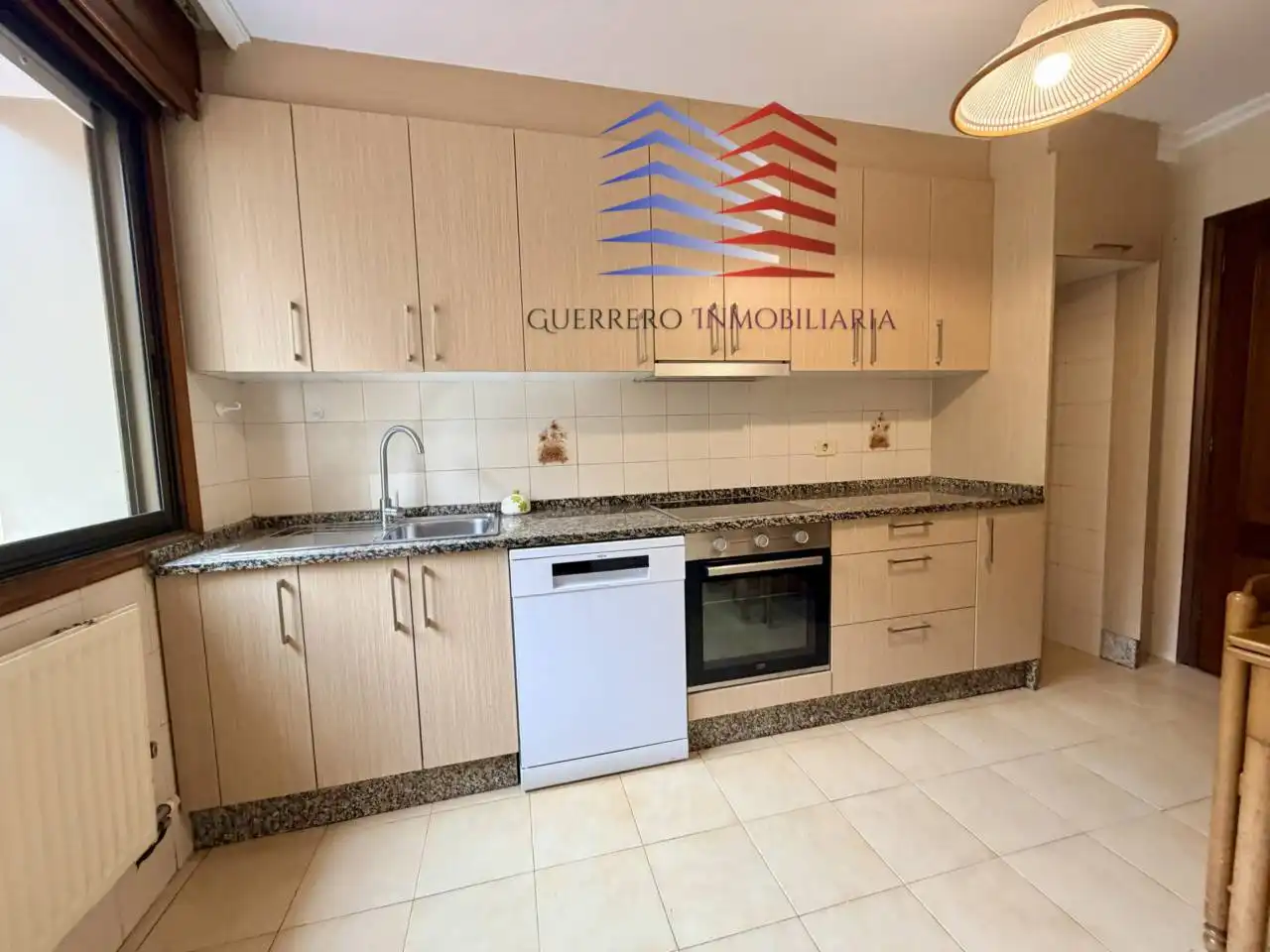 Cocina de Piso de alquiler en Vigo  con Calefacción, Parquet y Terraza
