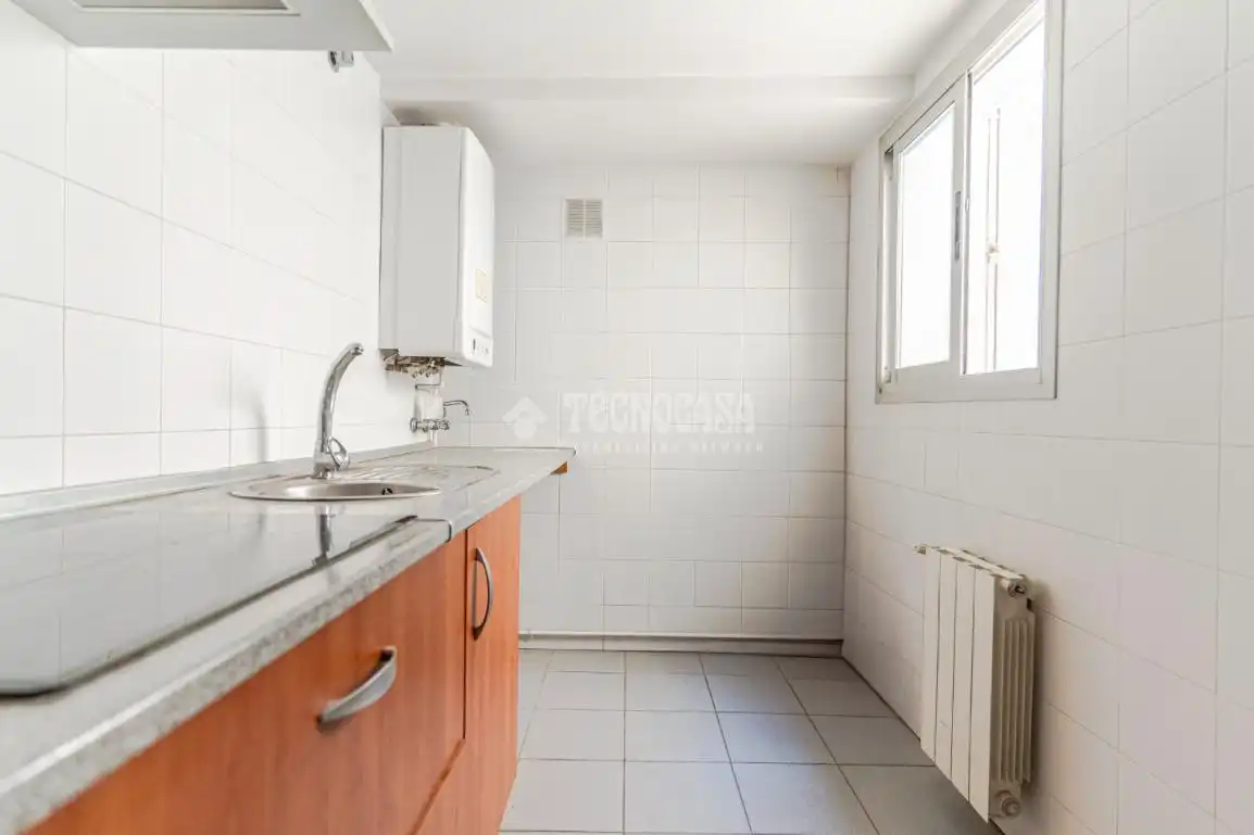 Kitchen of Flat for sale in Granada