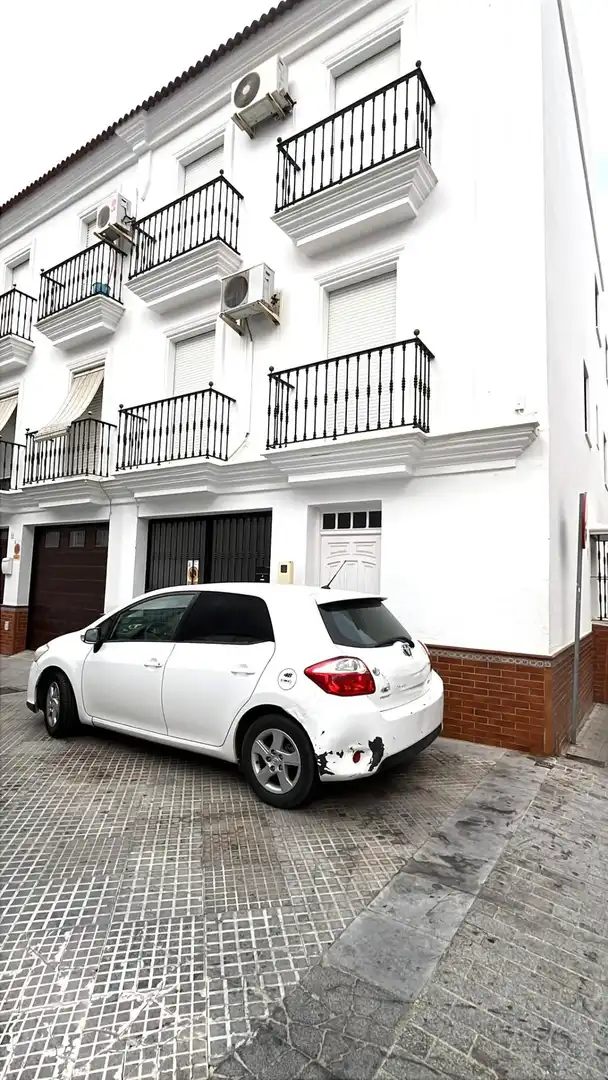 Vista exterior de Casa adosada en venta en Moguer con Aire acondicionado, Terraza y Trastero
