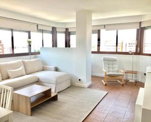 Sala d'estar de Apartament de lloguer en  Madrid Capital amb Aire condicionat i Terrassa