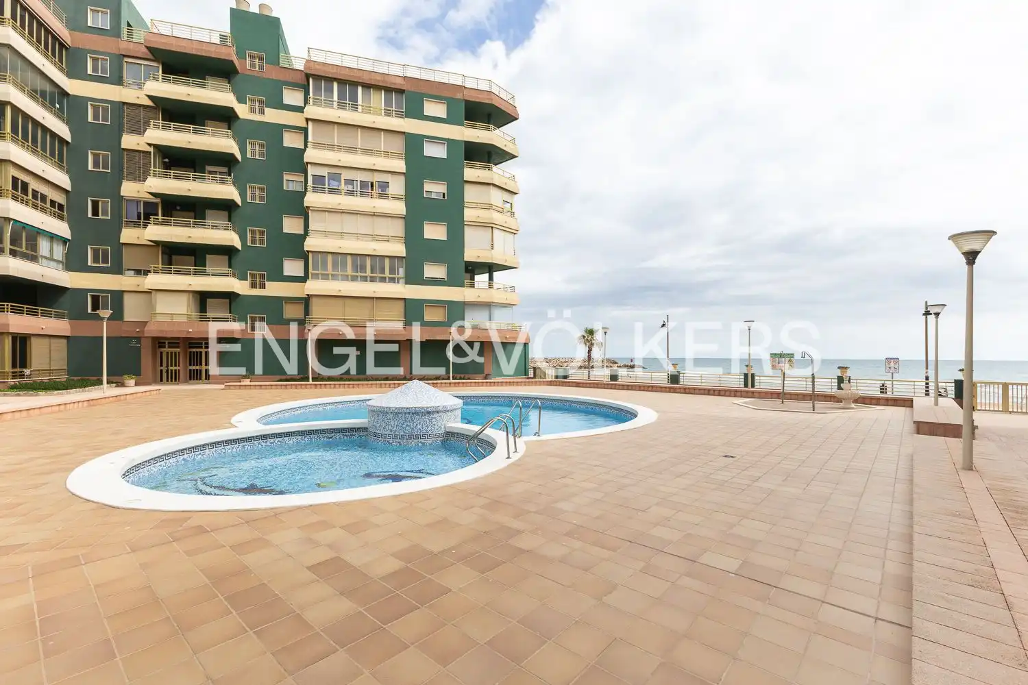 Swimming pool of Flat for sale in Sueca  with Air Conditioner, Heating and Terrace