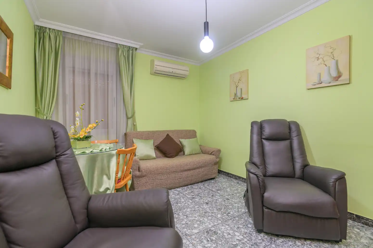Sala d'estar de Pis en venda en Sant Boi de Llobregat amb Aire condicionat