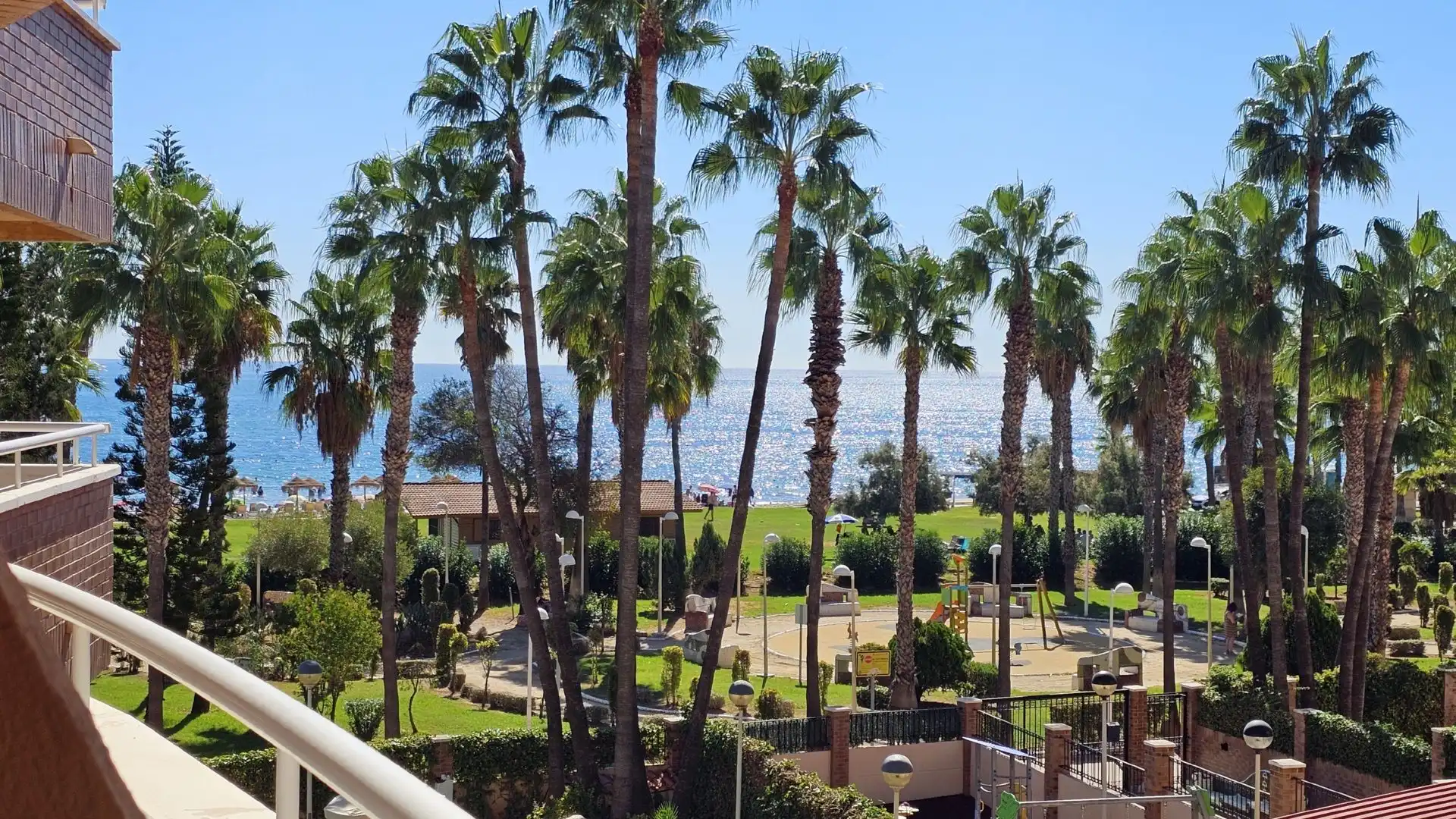 Apartamento con piscina en venta en Amplaries 13