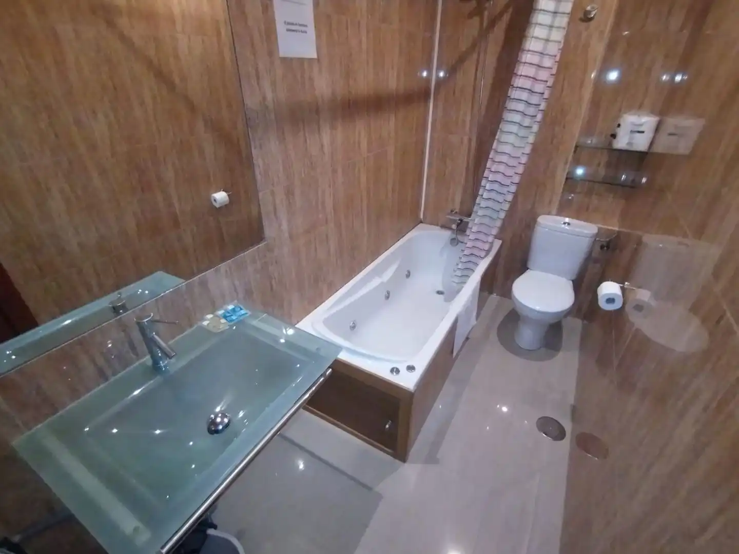 Bathroom of Flat for rent in Madrid  with Air Conditioner, Heating and Furnished