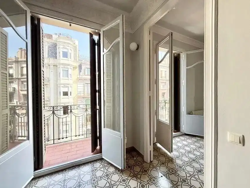 Appartamento con terrazza in vendita a Calle MUNTANER