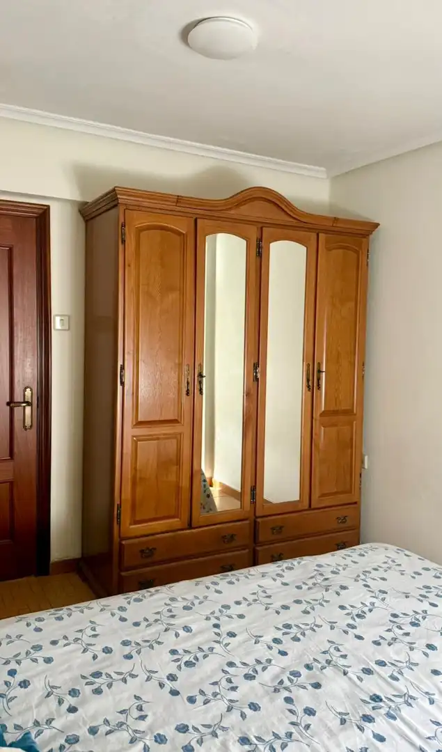 Schlafzimmer von Wohnung zur Miete in Avilés mit Heizung und Möbliert