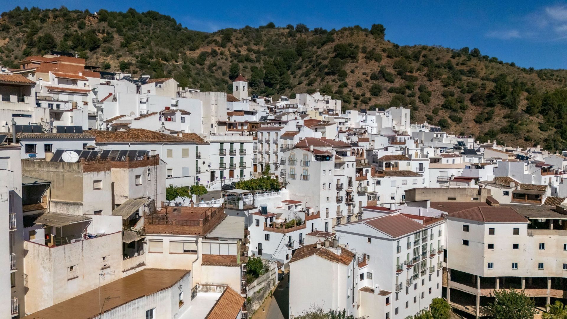 Vista exterior de Casa adosada en venda en Tolox amb Calefacció