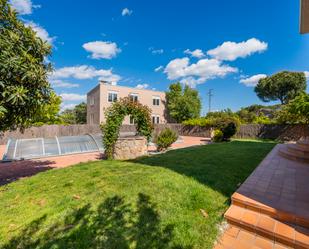 Jardí de Casa o xalet en venda en Tres Cantos amb Aire condicionat, Terrassa i Piscina