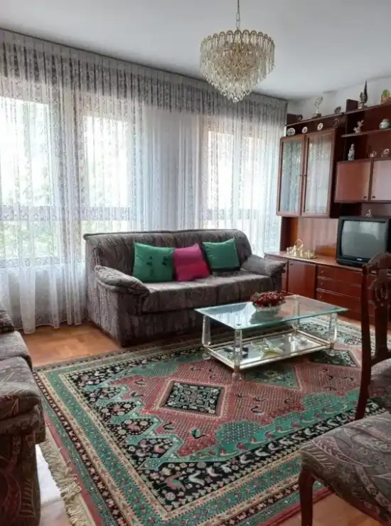 Sala d'estar de Pis en venda en Villarcayo de Merindad de Castilla la Vieja amb Calefacció, Traster i Moblat