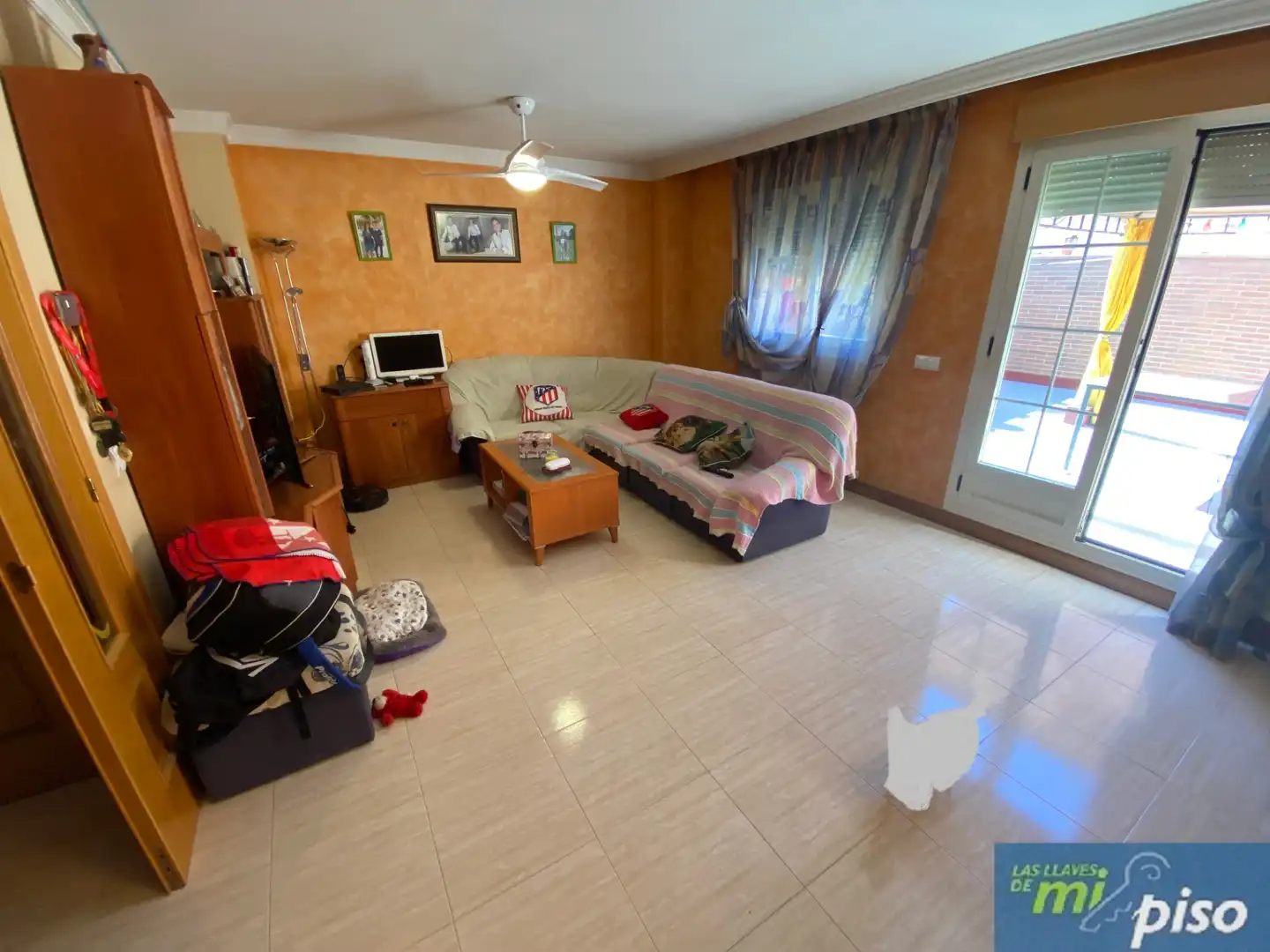 Sala de estar de Casa adosada en venta en Cistérniga con Calefacción, Jardín privado y Parquet
