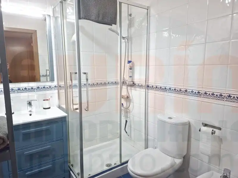 Baño de Casa o chalet en venta en Sariego con Calefacción, Terraza y Trastero