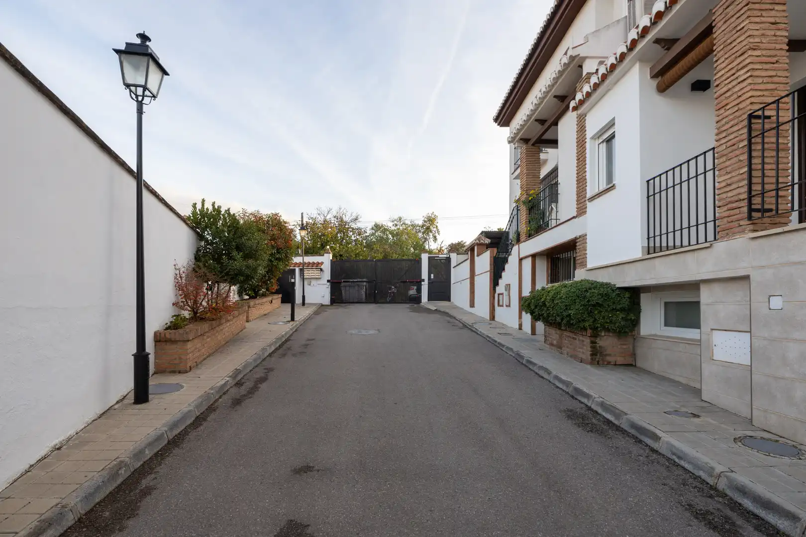 Vista exterior de Casa adosada en venda en Ogíjares amb Aire condicionat, Calefacció i Parquet