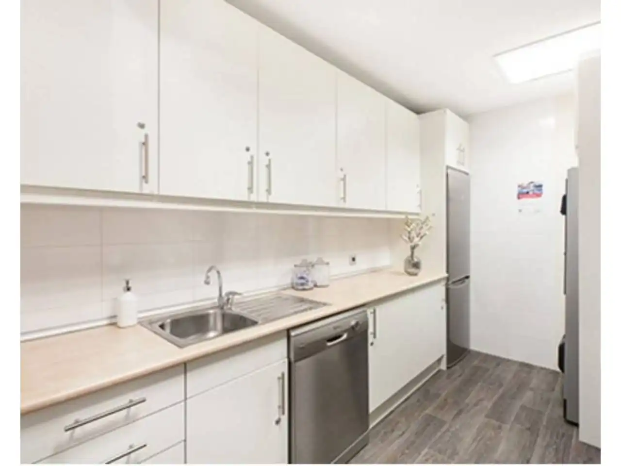 Cocina de Oficina de alquiler en Madrid con Calefacción y Alarma