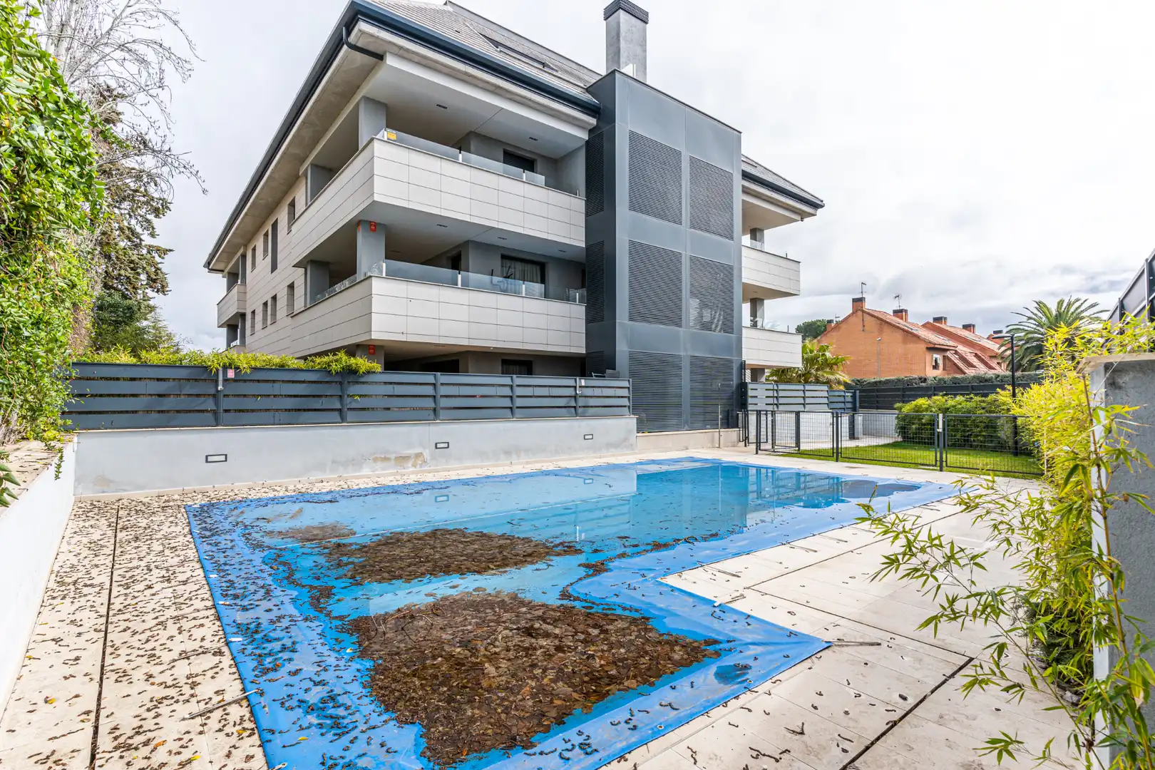 Piscina de Ático en venta en Las Rozas de Madrid con Aire acondicionado, Calefacción y Jardín privado