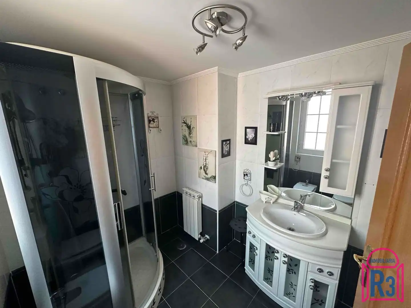 Baño de Casa adosada en venta en Villaquilambre con Calefacción, Piscina y Amueblado