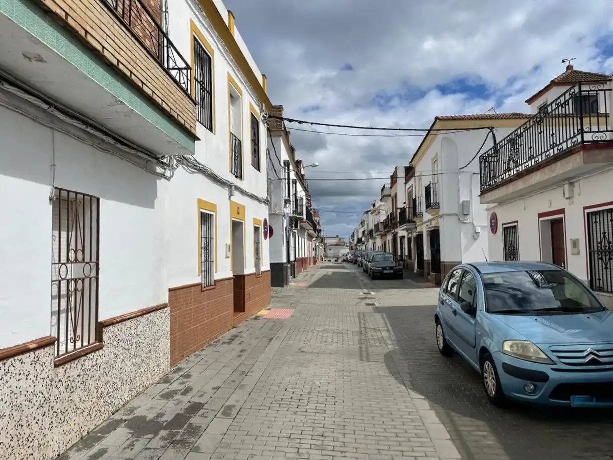 Vista exterior de Pis en venda en Lora del Río