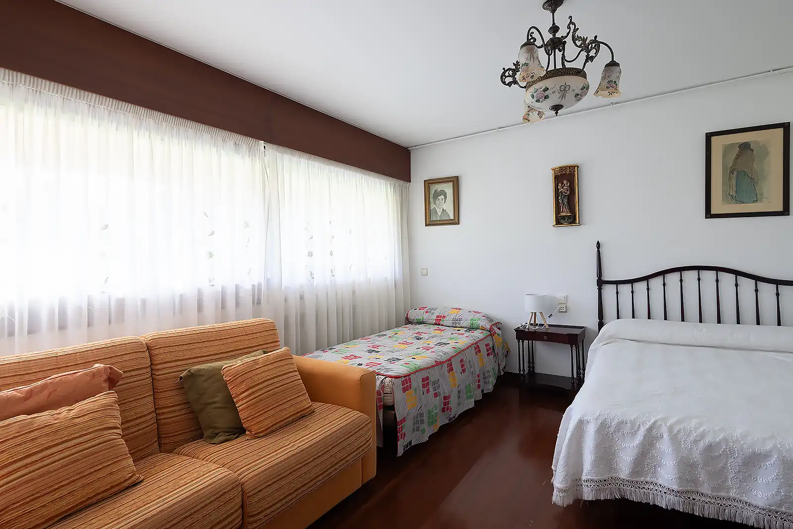 Habitación de Casa o chalet en venta en Oleiros con Calefacción, Jardín privado y Parquet