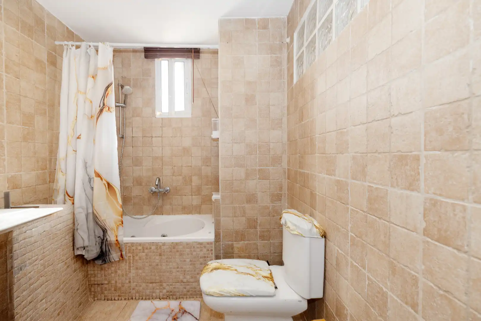 Baño de Piso en venta en Málaga con Aire acondicionado