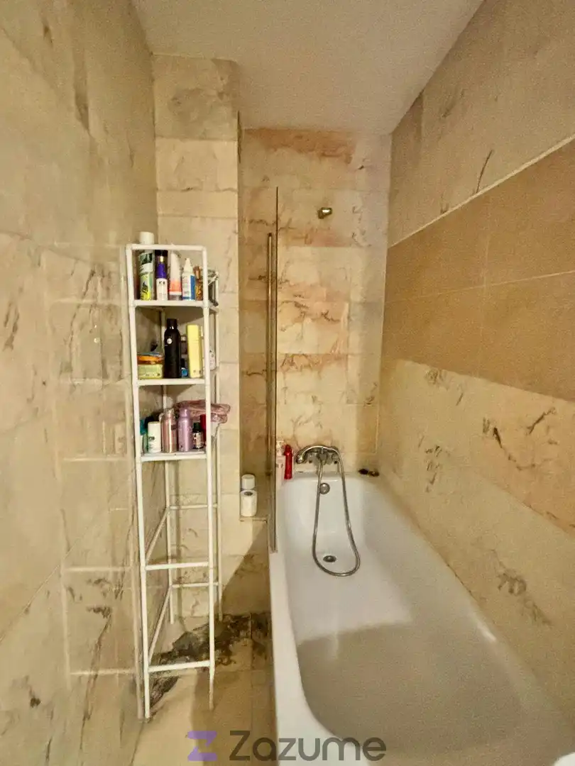 Baño de Estudio de alquiler en Madrid con Aire acondicionado, Calefacción y Parquet