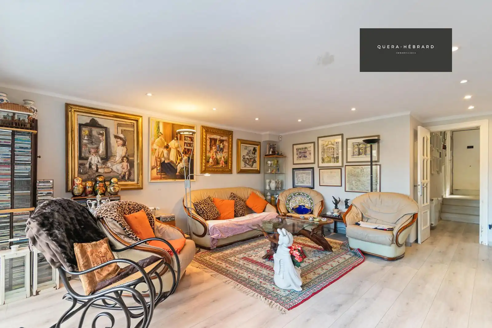 Sala de estar de Casa adosada en venta en Sant Cugat del Vallès con Calefacción, Parquet y Terraza
