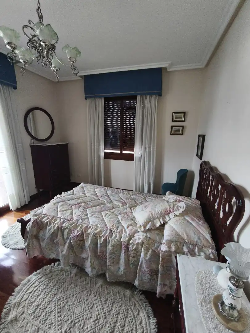Bedroom of Houses for sale in Ourense Capital   with Heating, Private garden and Parquet flooring