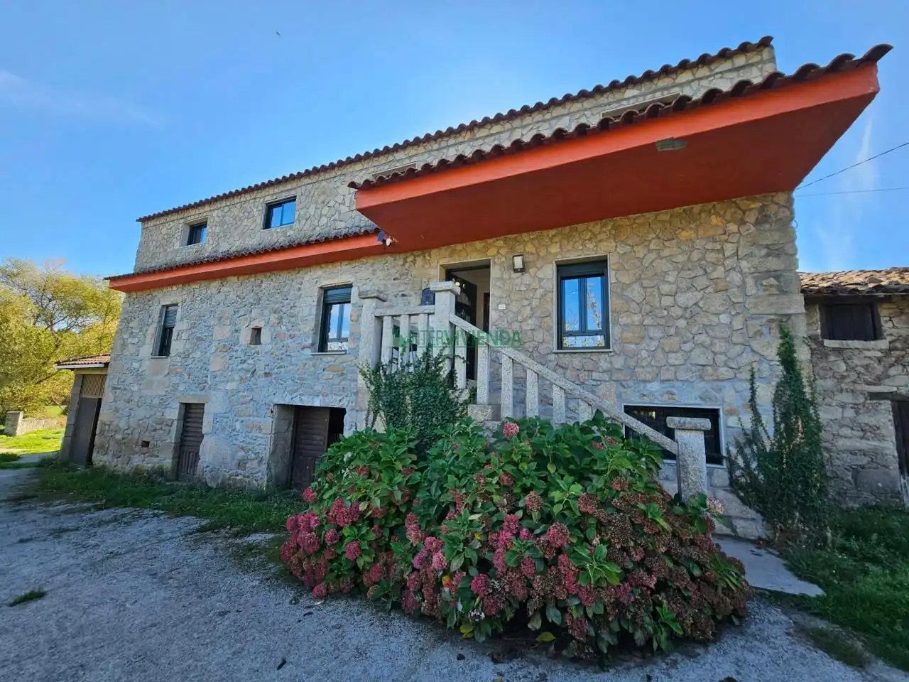 Maison rustique avec terrasse à vendre à Sober