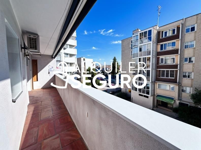 Vista exterior de Pis de lloguer en  Madrid Capital amb Aire condicionat, Calefacció i Terrassa