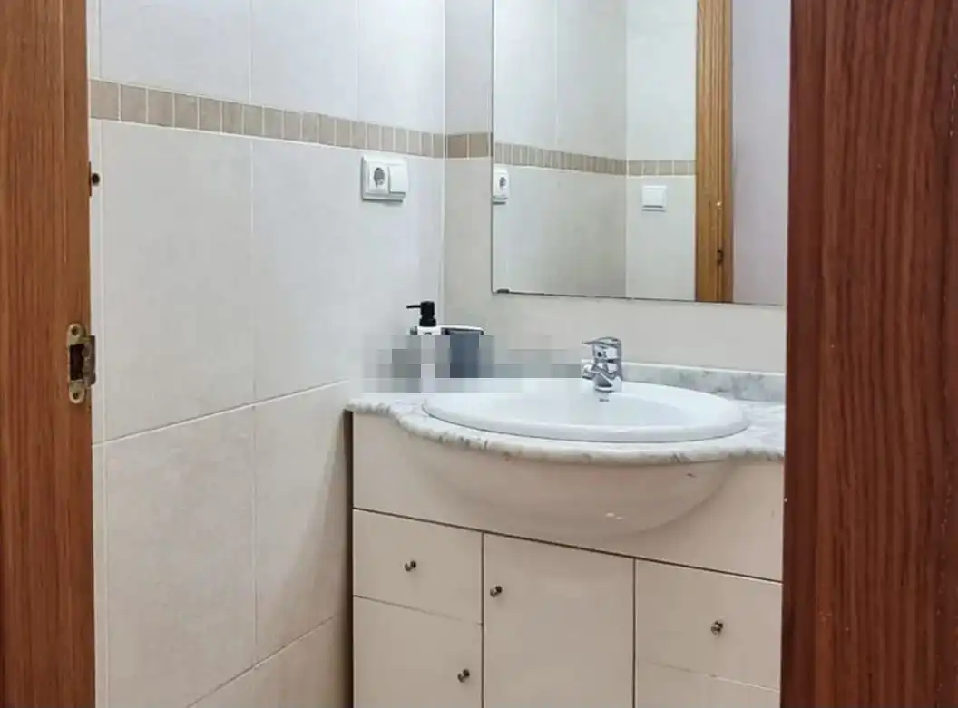Baño de Piso en venta en Elche / Elx con Aire acondicionado y Amueblado