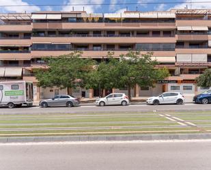 Vista exterior de Pis en venda en  Granada Capital amb Aire condicionat, Terrassa i Balcó