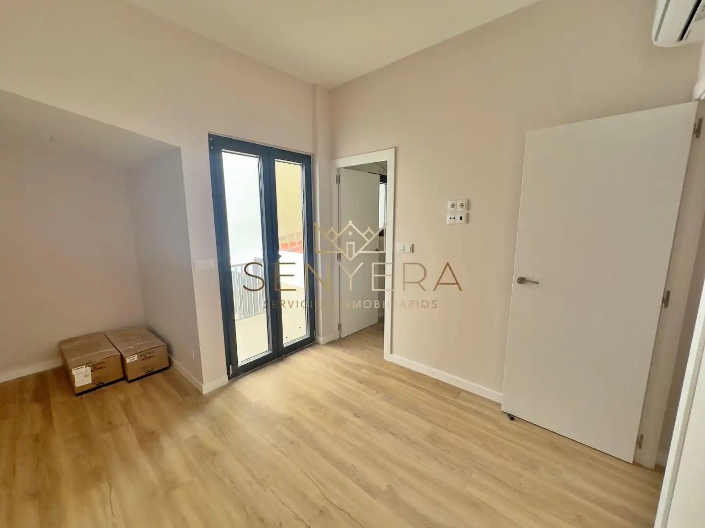 Dormitori de Casa adosada en venda en Valencia amb Aire condicionat, Parquet i Terrassa