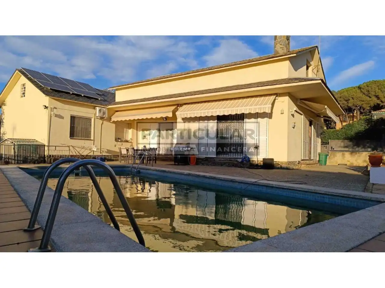 Außenansicht von Haus oder Chalet zum Verkauf in La Roca del Vallès mit Klimaanlage, Heizung und Privatgarten