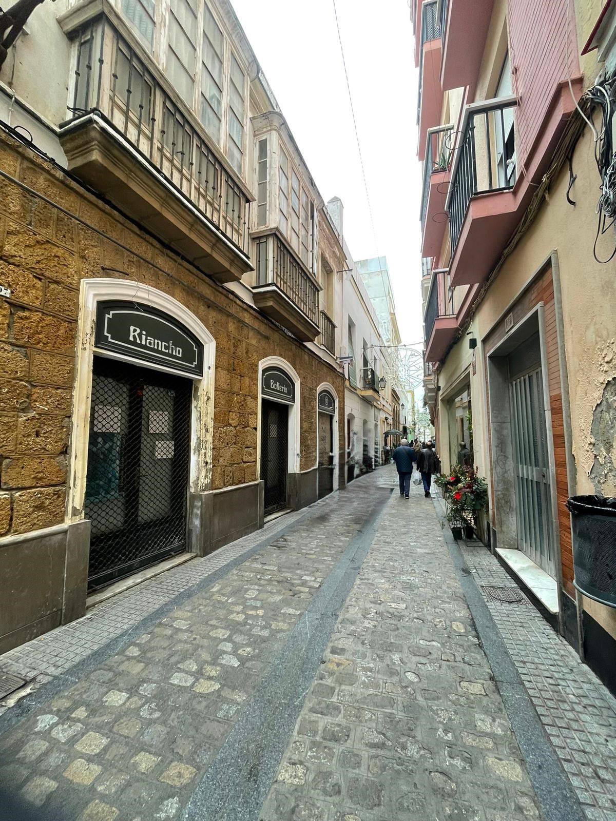 Vista exterior de Edifici en venda en Jerez de la Frontera