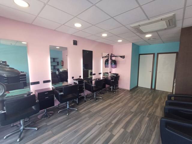 Local comercial en Alquiler en Calle de la Coruña en Pryconsa - Juan de Austria