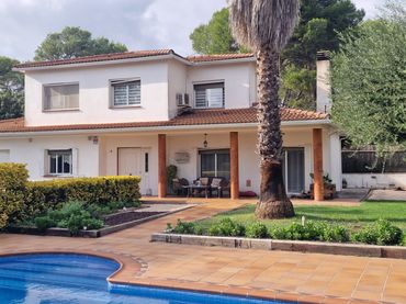 Casa amb piscina en venda a Lliçà d'Amunt