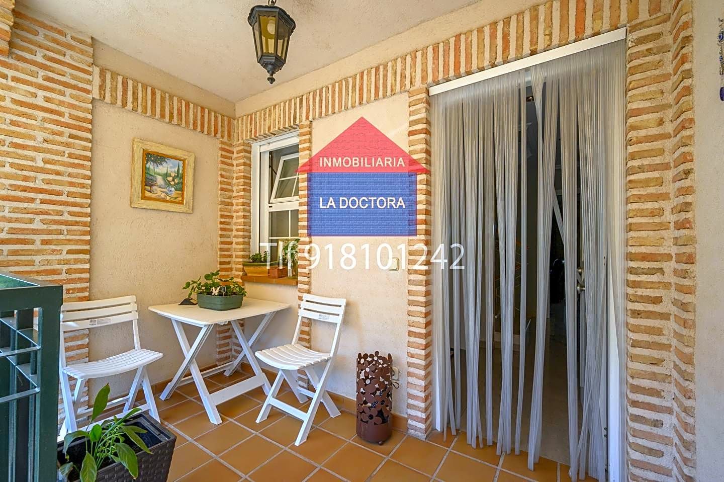 Casa adosada en venda a Del Acueducto, Centro