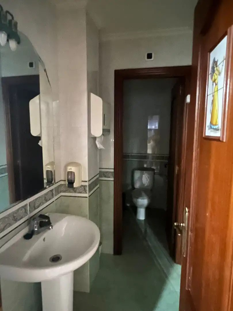 Badezimmer von Geschaftsraum zum Verkauf in Narón mit Heizung, Terrasse und Möbliert