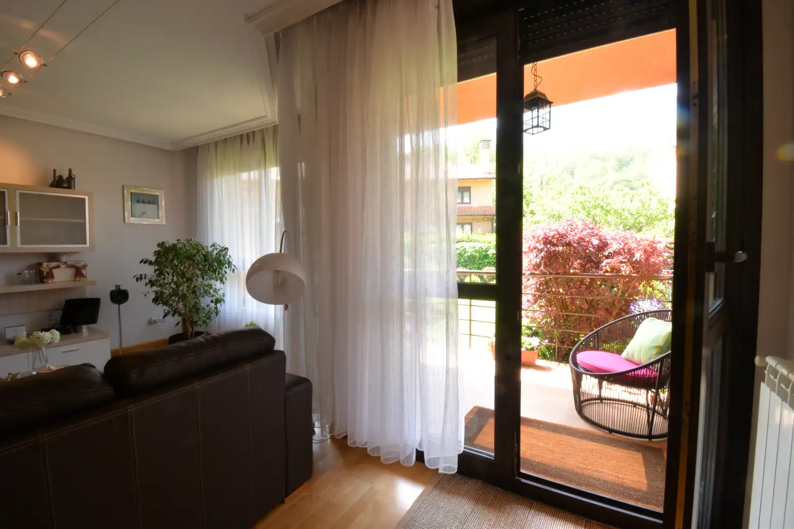 Sala de estar de Casa adosada en venta en Morcín con Calefacción, Jardín privado y Terraza