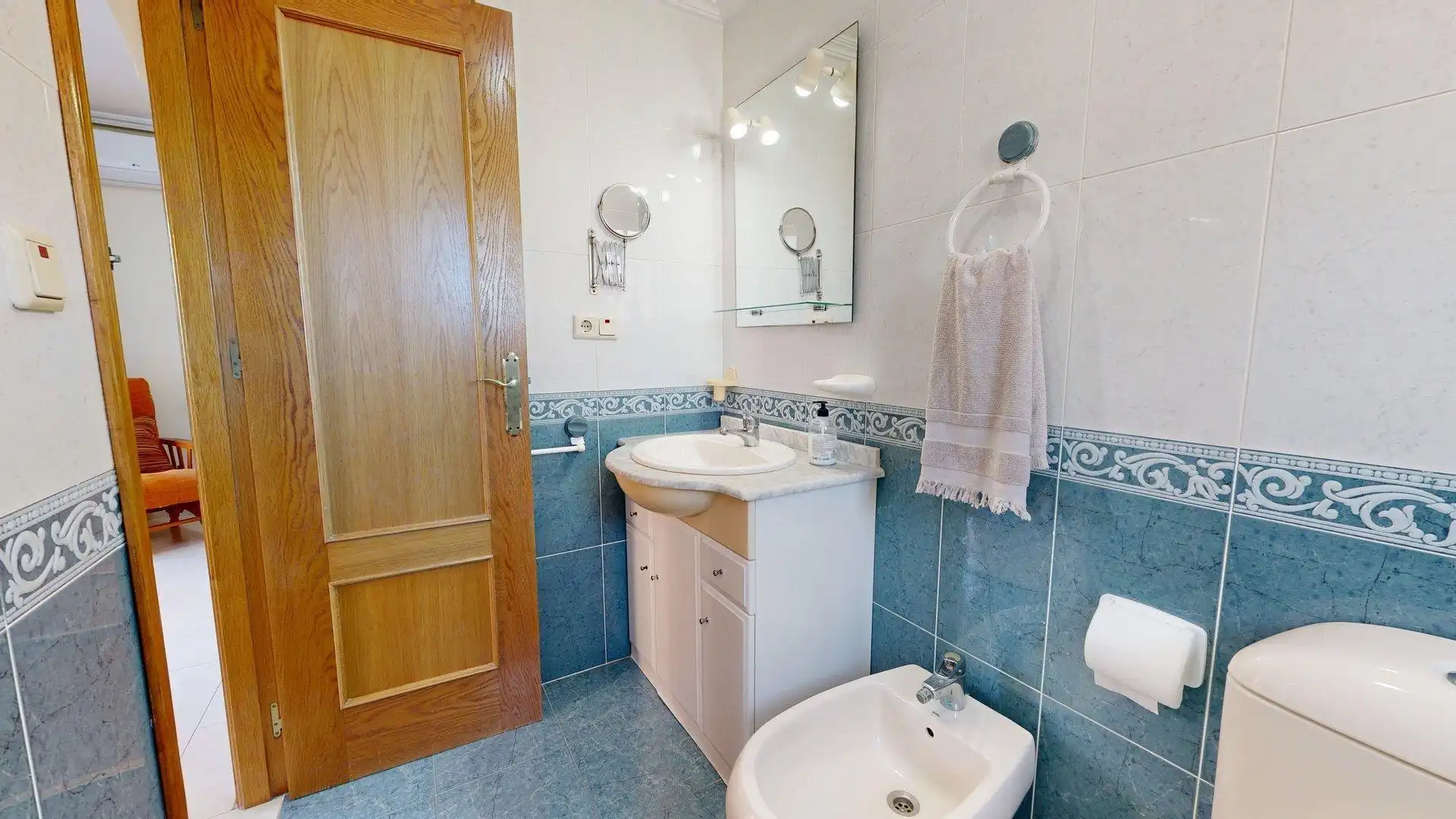 Bany de Apartament en venda en Elche / Elx amb Aire condicionat, Terrassa i Moblat