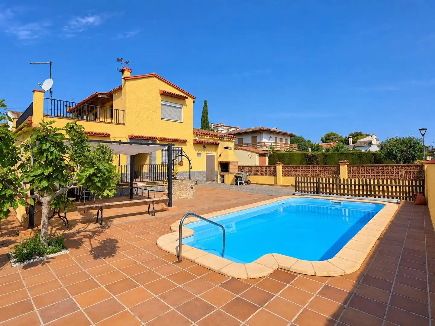 Casa con piscina en venta en Carrer Castelló, imagen 2