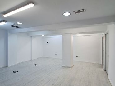 Locale commerciale in vendita a Carrer del Bisbe