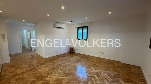 Foto 5 de Apartament de lloguer a Avenida de Burgos, Castilla, Madrid Capital