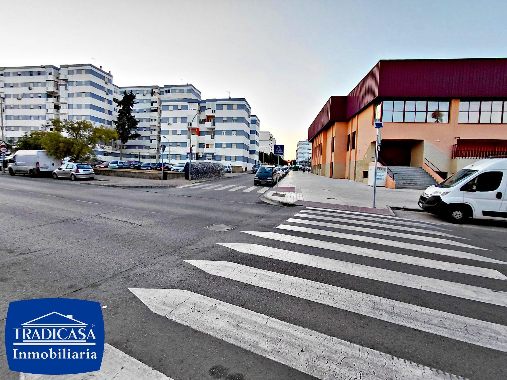 Vista exterior de Pis en venda en Jerez de la Frontera amb Aire condicionat i Jardí privat