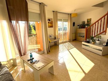 Maison mitoyenne avec balcon à vendre à MANXA LA