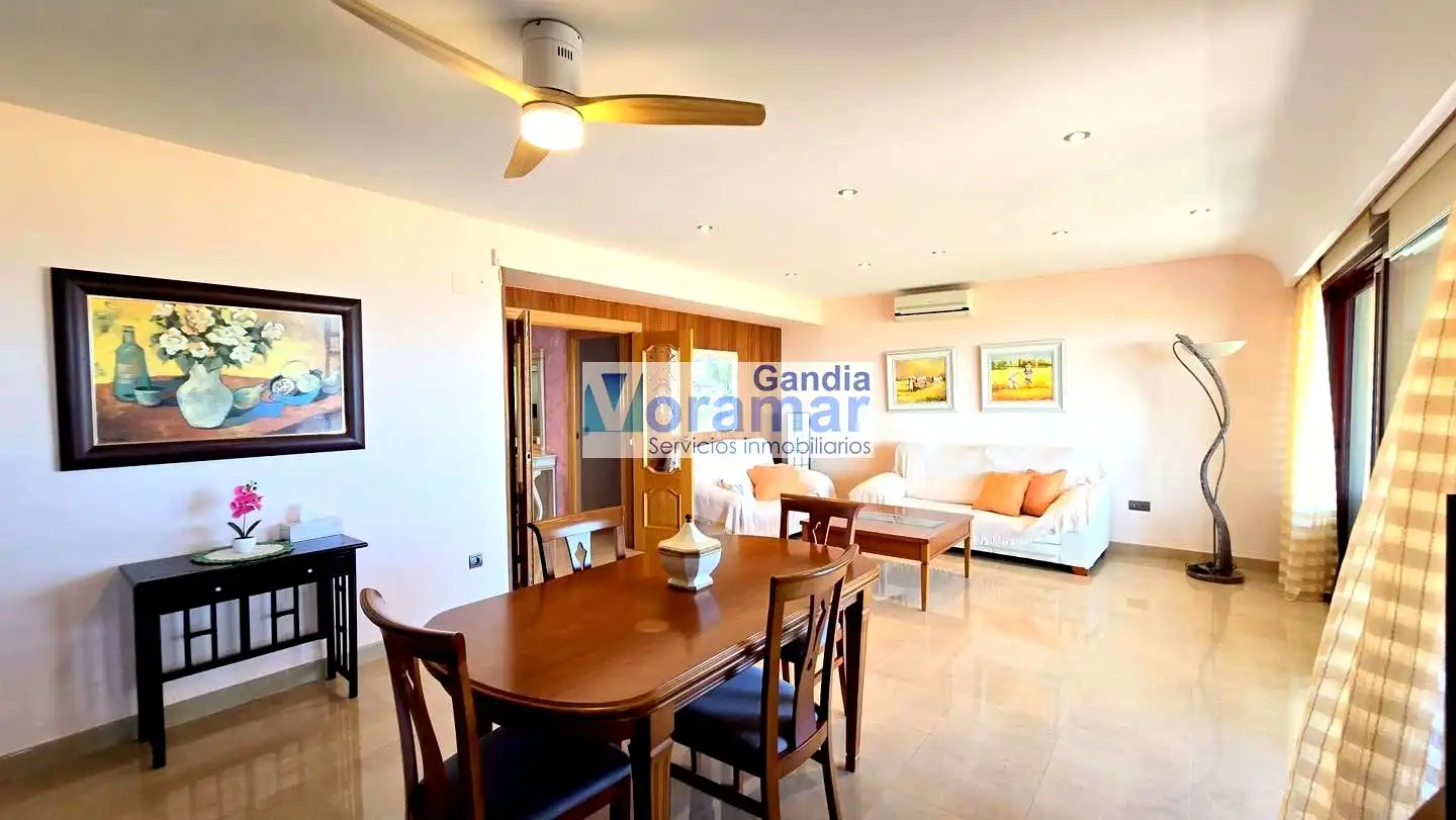 Sala d'estar de Apartament de lloguer en Gandia amb Aire condicionat, Terrassa i Moblat
