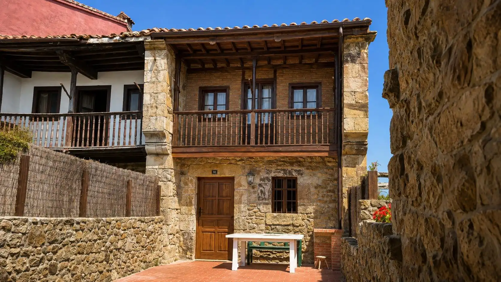 Vista exterior de Casa o chalet en venta en Comillas (Cantabria) con Calefacción, Jardín privado y Terraza