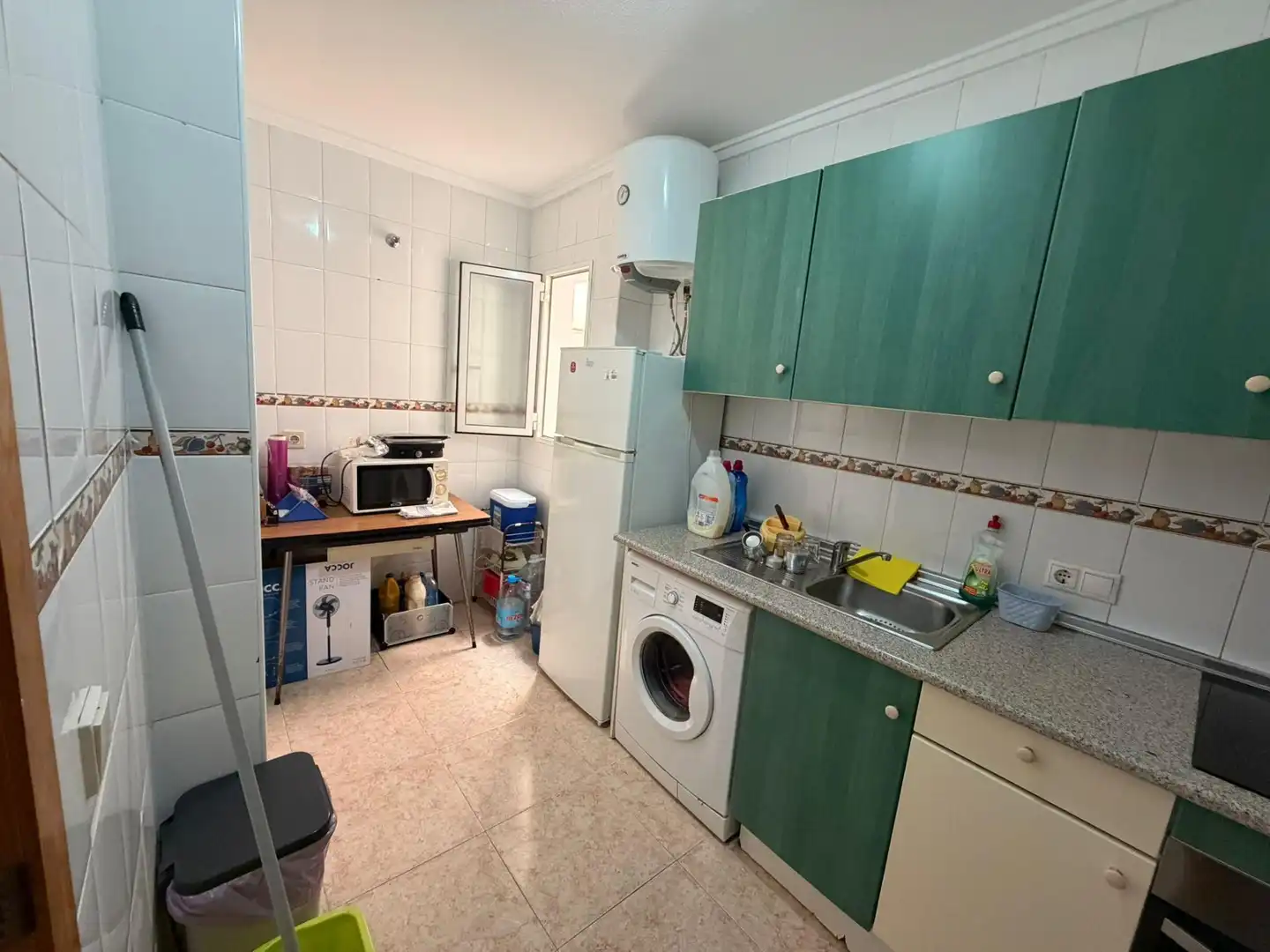 Cuina de Apartament en venda en Torrevieja amb Terrassa, Moblat i Piscina comunitària