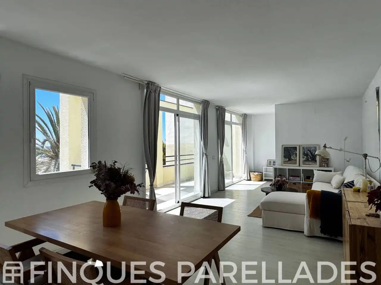 Living room of Attic for sale in Sitges  with Air Conditioner, Heating and Parquet flooring