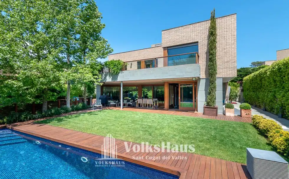 Außenansicht von Haus oder Chalet zum Verkauf in Sant Cugat del Vallès mit Klimaanlage, Heizung und Privatgarten